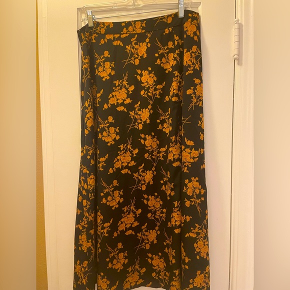 0XL Two Piece Ruched Floral Top Maxi Skirt Set / Excellent Condition ๐งก๐ค - Picture 11 of 12